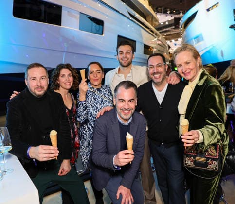 boot Messe Blue Motion Night 2026 artist Adrian Bedoy with Anne Bedoy , TV chef Stefania Lettini, perfumer Endin Adrovic, ice cream man Roberto Ghirloni, pharmaceutical manager Marion Bock and Mallorga magazine editor-in-chief Patrick Czelinski L R, front Düsseldorf boot Messe NRW Germany