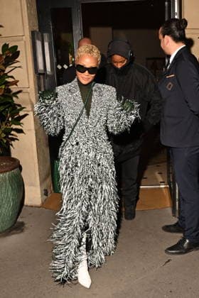Jada Pinkett Smith and Willow Smith were spotted enjoying a fashionable night out in Paris, France, January 20, 2026 Jada wore a black and white fringed coat, matched with white boots and a green leather bag, while Willow opted for an all-black outfit Pierre Perusseau Bestimage Jada Pinkett Smith and Willow Smith were spotted enjoying a fashionable night out in Paris Jada looked stylish in a black and white fringe coat, paired with white boots and a green leather bag, while Willow opted for an all-black outfit Paris France  Copyright: xPierrexPerusseaux xBestimagexPierrexPerusseaux xBestimagex