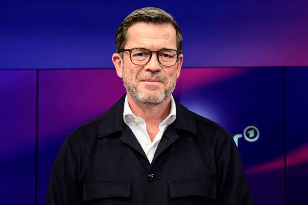 GER, Berlin, studio, guest on maischberger, political talk show, TV, format, with host Sandra Maischberger, Das Erste, from Adlershof at Studio 20, pictured from left Karl Theodor zu Guttenberg, CSU former Federal Minister of Defense , January 20, 2026, Copyright: HMBxMedia UwexKoch
