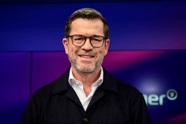GER, Berlin, studio, guest on maischberger, political talk show, TV, format, with host Sandra Maischberger, Das Erste, from Adlershof at Studio 20, pictured from left Karl Theodor zu Guttenberg, CSU former Federal Minister of Defense , January 20, 2026, Copyright: HMBxMedia UwexKoch