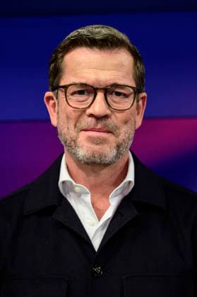 GER, Berlin, studio, guest on maischberger, political talk show, TV, format, with host Sandra Maischberger, Das Erste, from Adlershof at Studio 20, pictured from left Karl Theodor zu Guttenberg, CSU former Federal Minister of Defense , January 20, 2026, Copyright: HMBxMedia UwexKoch