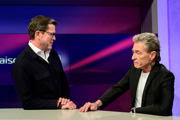 GER, Berlin, studio, guest on maischberger, political talk show, TV, format, with host Sandra Maischberger, Das Erste, from Adlershof at Studio 20, pictured from left Karl Theodor zu Guttenberg, CSU former Federal Minister of Defense , Peter Maffay musician , January 20, 2026, Copyright: HMBxMedia UwexKoch