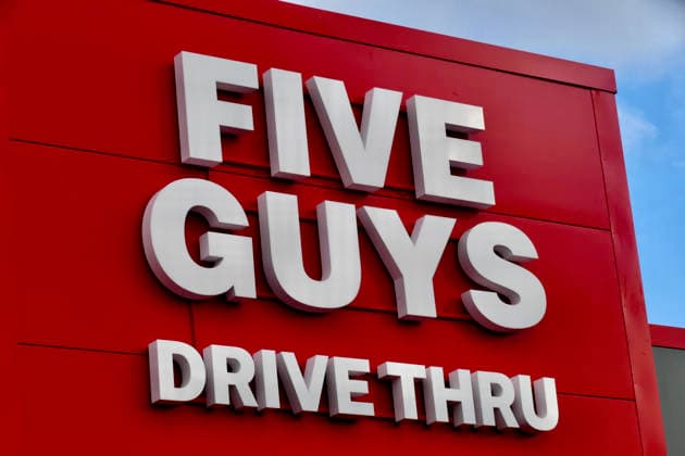 Five Guys at Winnersh Showcase opening soon as build is near completion The brand new Five Guys drive thru due to open on January 26th 2026. A successful American burger chain is due to open ˜very soon™ as construction of its new restaurant nears completion. Five Guys, which has more than 170 locations in the UK, is due to open its latest drive-thru at the Showcase Cinema De Lux in Winnersh. The site is already home to the movie complex and a Costa Coffee, with the new burger restaurant being built at the far end of the car park., Credit:Geoffrey Swaine Avalon UK, Berkshire, Winnersh  Copyright: xGeoffreyxSwainex xAvalonx 1067658836