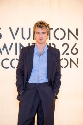 PFW Louis Vuitton Photocall EB Joe Keery attends the Louis Vuitton Menswear Fall Winter 2026-2027 show as part of Paris Fashion Week on January 20, 2026 in Paris, France. Photo by Eliot Blondet ABACAPRESS.COM Paris France France  Copyright: xBlondetxEliot ABACAx