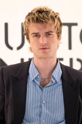 PFW Louis Vuitton Photocall EB Joe Keery attends the Louis Vuitton Menswear Fall Winter 2026-2027 show as part of Paris Fashion Week on January 20, 2026 in Paris, France. Photo by Eliot Blondet ABACAPRESS.COM Paris France France  Copyright: xBlondetxEliot ABACAx