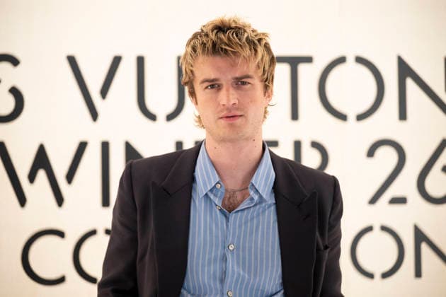 PFW Louis Vuitton Photocall EB Joe Keery attends the Louis Vuitton Menswear Fall Winter 2026-2027 show as part of Paris Fashion Week on January 20, 2026 in Paris, France. Photo by Eliot Blondet ABACAPRESS.COM Paris France France  Copyright: xBlondetxEliot ABACAx