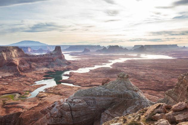 Ungewöhnliche Landschaften in Powell, USA. Reise Hintergrund. Unusual landscapes in Powell lake, USA. Travel background. (License=RF) Copyright: xZoonar.com GalynaxAndrushkox 24492349