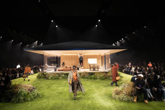 PFW - Louis Vuitton Menswear Ready-to-wear Fall-Winter 2026 2027 collection - Runway General view of A model presents a creation for the Louis Vuitton Menswear Ready-to-wear Fall-Winter 2026 2027 collection as part of the Paris Fashion Week in Paris on January 20, 2026. Photo by Alexis Jumeau ABACAPRESS.COM Paris France  Copyright: xJumeauxAlexis ABACAx