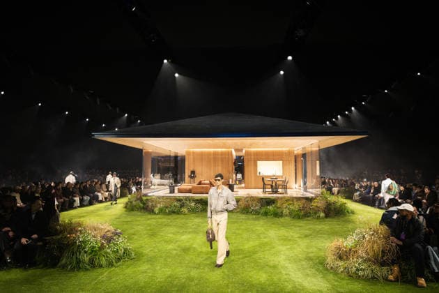 PFW - Louis Vuitton Menswear Ready-to-wear Fall-Winter 2026 2027 collection - Runway General view of A model presents a creation for the Louis Vuitton Menswear Ready-to-wear Fall-Winter 2026 2027 collection as part of the Paris Fashion Week in Paris on January 20, 2026. Photo by Alexis Jumeau ABACAPRESS.COM Paris France  Copyright: xJumeauxAlexis ABACAx
