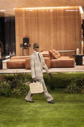 PFW - Louis Vuitton Menswear Ready-to-wear Fall-Winter 2026 2027 collection - Runway A model presents a creation for the Louis Vuitton Menswear Ready-to-wear Fall-Winter 2026 2027 collection as part of the Paris Fashion Week in Paris on January 20, 2026. Photo by Alexis Jumeau ABACAPRESS.COM Paris France  Copyright: xJumeauxAlexis ABACAx