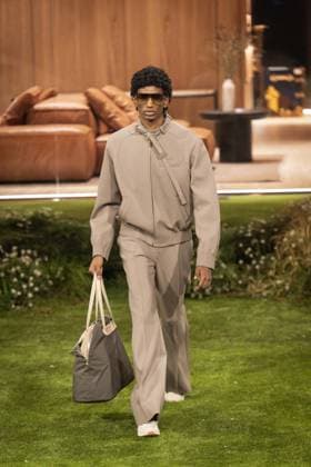 PFW - Louis Vuitton Menswear Ready-to-wear Fall-Winter 2026 2027 collection - Runway A model presents a creation for the Louis Vuitton Menswear Ready-to-wear Fall-Winter 2026 2027 collection as part of the Paris Fashion Week in Paris on January 20, 2026. Photo by Alexis Jumeau ABACAPRESS.COM Paris France  Copyright: xJumeauxAlexis ABACAx