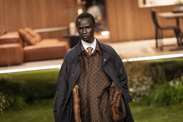 Entertainment Bilder des Tages #2 PFW - Louis Vuitton Menswear Ready-to-wear Fall-Winter 2026 2027 collection - Runway A model presents a creation for the Louis Vuitton Menswear Ready-to-wear Fall-Winter 2026 2027 collection as part of the Paris Fashion Week in Paris on January 20, 2026. Photo by Alexis Jumeau ABACAPRESS.COM Paris France  Copyright: xJumeauxAlexis ABACAx