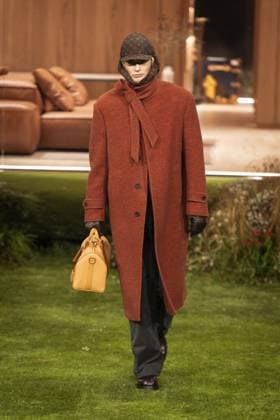 PFW - Louis Vuitton Menswear Ready-to-wear Fall-Winter 2026 2027 collection - Runway A model presents a creation for the Louis Vuitton Menswear Ready-to-wear Fall-Winter 2026 2027 collection as part of the Paris Fashion Week in Paris on January 20, 2026. Photo by Alexis Jumeau ABACAPRESS.COM Paris France  Copyright: xJumeauxAlexis ABACAx