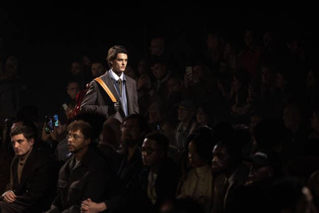PFW - Louis Vuitton Menswear Ready-to-wear Fall-Winter 2026 2027 collection - Runway A model presents a creation for the Louis Vuitton Menswear Ready-to-wear Fall-Winter 2026 2027 collection as part of the Paris Fashion Week in Paris on January 20, 2026. Photo by Alexis Jumeau ABACAPRESS.COM Paris France  Copyright: xJumeauxAlexis ABACAx