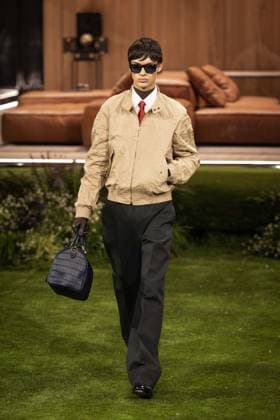 PFW - Louis Vuitton Menswear Ready-to-wear Fall-Winter 2026 2027 collection - Runway A model presents a creation for the Louis Vuitton Menswear Ready-to-wear Fall-Winter 2026 2027 collection as part of the Paris Fashion Week in Paris on January 20, 2026. Photo by Alexis Jumeau ABACAPRESS.COM Paris France  Copyright: xJumeauxAlexis ABACAx