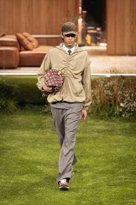 PFW - Louis Vuitton Menswear Ready-to-wear Fall-Winter 2026 2027 collection - Runway A model presents a creation for the Louis Vuitton Menswear Ready-to-wear Fall-Winter 2026 2027 collection as part of the Paris Fashion Week in Paris on January 20, 2026. Photo by Alexis Jumeau ABACAPRESS.COM Paris France  Copyright: xJumeauxAlexis ABACAx