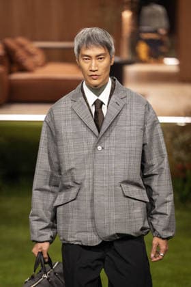 PFW - Louis Vuitton Menswear Ready-to-wear Fall-Winter 2026 2027 collection - Runway A model presents a creation for the Louis Vuitton Menswear Ready-to-wear Fall-Winter 2026 2027 collection as part of the Paris Fashion Week in Paris on January 20, 2026. Photo by Alexis Jumeau ABACAPRESS.COM Paris France  Copyright: xJumeauxAlexis ABACAx