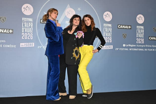 29th Comedy Film Festival - L Alpe Du Huez Laura Domenge, Caroline Anglade and Nicole Ferroni posing for a photocall during the 29th Comedy Film Festival in L Alpe d’Huez, France, on January 20, 2026. Photo by Mireille Ampilhac ABACAPRESS.COM Paris France  Copyright: xAmpilhacxMireille ABACAx