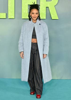 Yinka Bokinni attends Shelter UK Premiere at Cineworld Leicester Square in London, England. UK. Tuesday 20th January 2026 Copyright: xJamesxWarrenx ae63h919