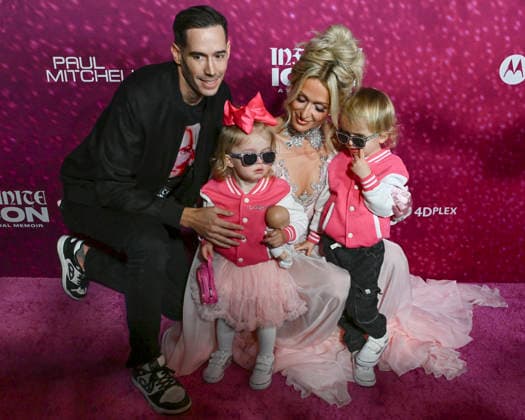Infinite Icon: A Visual Memoir Premiere in Los Angeles #2 January 20, 2026, Los Angeles, California, USA: (L-R) CARTER REUM, LONDON MARILYN HILTON REUM, PARIS HILTON, and PHOENIX BARRON HILTON REUM attend the Los Angeles World Red Carpet Premiere Of Infinite Icon Los Angeles USA - ZUMAb173 20260120_aap_b173_027 Copyright: xBillyxBennightx