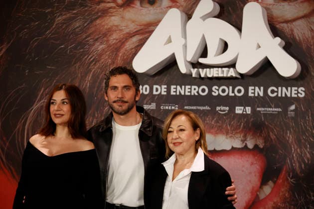 Photocall of the film Aída y Vuelta in Madrid Actress Miren Ibarguren, actor and film director Paco León and actress Carmen Machi pose at the photocall for the presentation of the film Aída y Vuelta at the Espacio Movistar in Gran Vía, on January 21, 2026, in Madrid Spain The film that will be the leap to the big screen of the series Aida on January 30, 2026 PHOTOCALL CINE AIDA Y VUELTA PREMIERE JANUARY 21, 2026 Antonio Gutié Madrid Madrid Madrid Spain  Copyright: xAntonioxGutiÃ rrezx 7233950