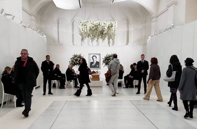 Italy Designer Valentino Death 9090587 21.01.2026 People pay their respects to late Italian fashion designer Valentino Garavani lying in state before the funeral at the PM23 exhibition site in Rome, Italy. Valentino Garavani died at the age of 93 at his Rome residence on January 20. His funeral will be held on January 23 in the Basilica di Santa Maria degli Angeli e dei Martiri in the Italian capital. Alexander Logunov Sputnik Rome Italy  Copyright: xAlexanderxLogunovx