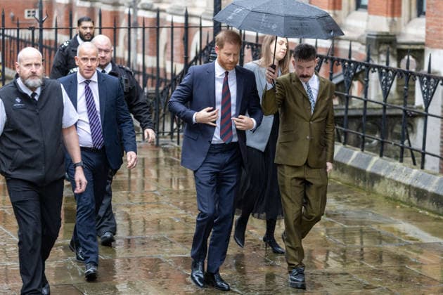 January 21, 2026, London, England, United Kingdom: Prince HARRY, the Duke of Sussex, arrives at the Royal Courts Of Justice, central London, ahead of giving evidence at the trial over allegations of unlawful information gathering brought against Associated Newspapers Limited (ANL) by seven people - the Duke of Sussex, Baroness Doreen Lawrence, Sir Elton John, David Furnish, Liz Hurley, Sadie Frost and Sir Simon Hughes. London United Kingdom - ZUMAs262 20260121_zip_s262_012 Copyright: xTayfunxSalcix