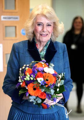 Queen Camilla Visits Domestic Abuse Services In Gloucestershire CHELTENHAM, ENGLAND - JANUARY 21: Queen Camilla, with a bouquet of flowers, smiles during a visit to Gloucestershire Domestic Abuse Support Services (GDASS) to hear about their work supporting people across the county experiencing domestic abuse on January 21, 2026 in Cheltenham, England., Credit:Chris Jackson Avalon United Kingdom, England, Cheltenham  Copyright: xChrisxJacksonx xAvalonx 1067971780