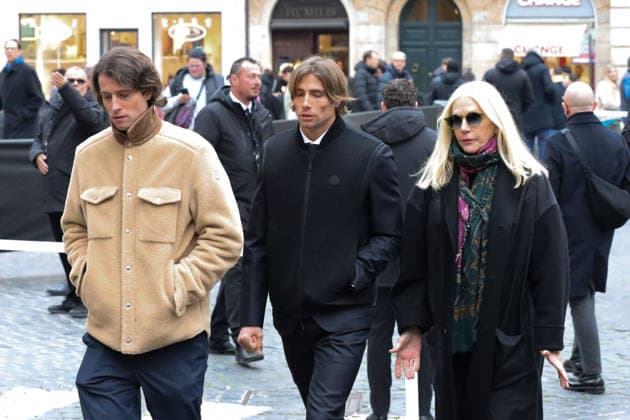 Rome, Death of Valentino Garavani - Chapel of Rest in Rome at his Foundation in Piazza Mignanelli - Pictured: Sean and Anthony Souza with their mother Charlene Shorto  Copyright: xGiandomenicoxD Angelox xipa-agency.netx xDxAngelo Landix IPA_Agency_IPA70376693