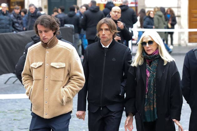 Rome, Death of Valentino Garavani - Chapel of Rest in Rome at his Foundation in Piazza Mignanelli - Pictured: Sean and Anthony Souza with their mother Charlene Shorto  Copyright: xGiandomenicoxD Angelox xipa-agency.netx xDxAngelo Landix IPA_Agency_IPA70376691