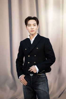 PFW - Dior Arrivals Henry Lau attends the Dior Homme Menswear Fall Winter 2026-2027 show as part of Paris Fashion Week on January 21, 2026 in Paris, France.Photo by Eliot Blondet ABACAPRESS.COM Paris Ile-de-France France  Copyright: xBlondetxEliot ABACAx