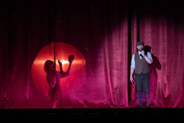 ERICH UND DIE DETEKTIVE EINE KÄSTNER REVUE Bürger Lars Dietrich ERICH UND DIE DETEKTIVE EINE KÄSTNER REVUE LIVE AM SCHLOSSPARK YARD öffentliche TV FOTOPROBE im Schlosspark Theater in Berlin Copyright: xEventpressxFuhrx