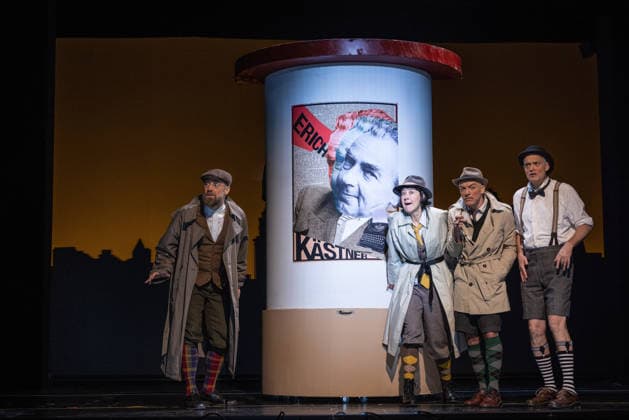 ERICH UND DIE DETEKTIVE EINE KÄSTNER REVUE Bürger Lars Dietrich, Krista Birkner, Mario Ramos, Oliver Seidel, Henrik Kairies ERICH UND DIE DETEKTIVE EINE KÄSTNER REVUE LIVE AM SCHLOSSPARK YARD öffentliche TV PHOTOPROBE im Schlosspark Theater in Berlin Copyright: xEventpressxFuhrx