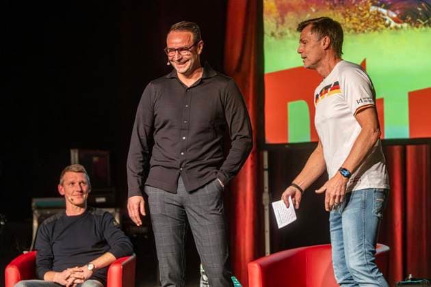 Doppelpass on Tour with MSV coach Dietmar Hirsch, Thomas Helmer and Mario Basler FOR EDITORIAL PURPOSES ONLY EDITORIAL USE ONLY p Thomas Helmer presenter takes to the stage Copyright: ArnulfxStoffel doc848h06nlsw29egra1ata ,EDITORIAL USE ONLY Copyright: ArnulfxStoffel