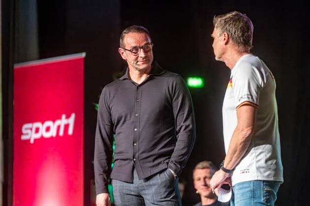 Doppelpass on Tour with MSV coach Dietmar Hirsch, Thomas Helmer and Mario Basler FOR EDITORIAL PURPOSES ONLY EDITORIAL USE ONLY p Thomas Helmer presenter takes to the stage Copyright: ArnulfxStoffel doc848h06rp4y8a83d17s2 ,EDITORIAL USE ONLY Copyright: ArnulfxStoffel