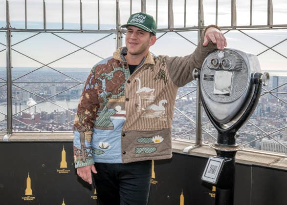January 21, 2026, New York, Ny, United States: Illenium, musician and DJ visits the Empire State Building. Held at Empire State Building in New York. Zuma Press January 21, 2026. New York United States - ZUMAp281 20260121_zea_p281_002 Copyright: xPhotoxImagexPressx