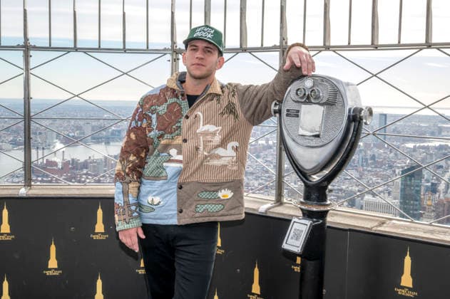 January 21, 2026, New York, Ny, United States: Illenium, musician and DJ visits the Empire State Building. Held at Empire State Building in New York. Zuma Press January 21, 2026. New York United States - ZUMAp281 20260121_zea_p281_005 Copyright: xPhotoxImagexPressx