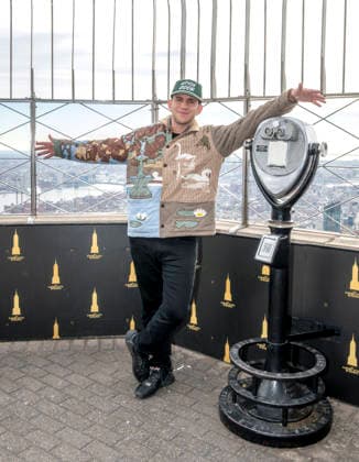 January 21, 2026, New York, Ny, United States: Illenium, musician and DJ visits the Empire State Building. Held at Empire State Building in New York. Zuma Press January 21, 2026. New York United States - ZUMAp281 20260121_zea_p281_008 Copyright: xPhotoxImagexPressx