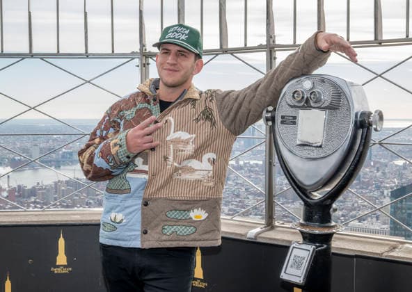 January 21, 2026, New York, Ny, United States: Illenium, musician and DJ visits the Empire State Building. Held at Empire State Building in New York. Zuma Press January 21, 2026. New York United States - ZUMAp281 20260121_zea_p281_009 Copyright: xPhotoxImagexPressx