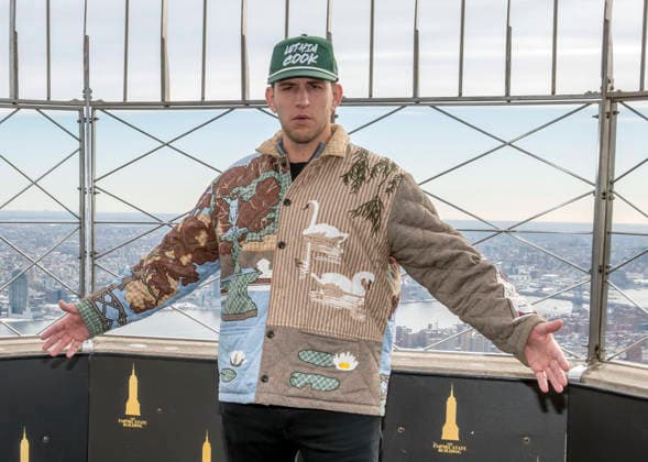 January 21, 2026, New York, Ny, United States: Illenium, musician and DJ visits the Empire State Building. Held at Empire State Building in New York. Zuma Press January 21, 2026. New York United States - ZUMAp281 20260121_zea_p281_017 Copyright: xPhotoxImagexPressx