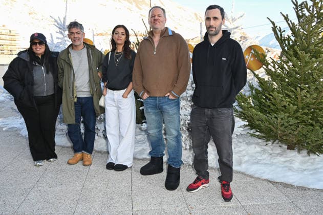 Alpe d Huez 29th Comedy Film Festival - Deviens Genial Photocall Melha Bedia, Manu Payet, Marie-Julie Baup, Frederic Hazan and Leo Grandperret posing for the photocall of Deviens genial during the 29th Comedy Film Festival in L Alpe d’Huez, France, on January 21, 2026. Photo by Mireille Ampilhac ABACAPRESS.COM L Alpe du huez France  Copyright: xAmpilhacxMireille ABACAx