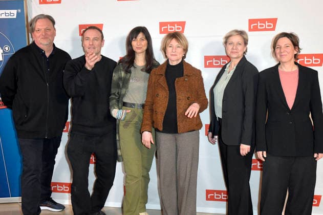 Jens C Susa, Mark Waschke, Mira Thiel, Corinna Harfouch, Catherine Stoyan, guest and Verena Veihl at the premiere of the ARD TV movie Tatort Gefahrengebiet at Delphi Filmpalast Berlin, 21 01 2026 Foto:xM.xBehrensx xFuturexImagex tatort_6111