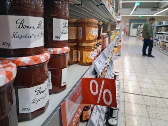 Marktkauf - Einkauf zu Zeiten von Inflation. Marktkauf - Einkauf in einem Supermarkt oder Discounter *** Marktkauf shopping in times of inflation Marktkauf shopping in a supermarket or discount store