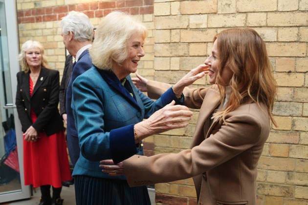 . 21 01 2026. Cheltenham, United Kingdom. Queen Camilla, President of Maggie s, with former Spice Girl Geri Halliwell-Horner during a visit to the charity s centre in Cheltenham, United Kingdom.  xPoolx xi-Imagesx IIM-26523-0004