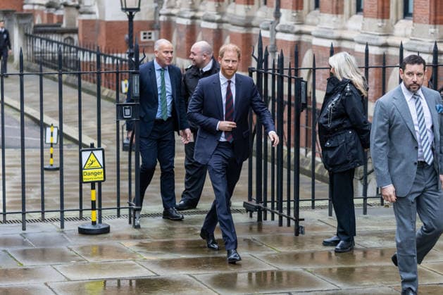 January 22, 2026, London, England, United Kingdom: Prince HARRY, the Duke of Sussex, arrives at the Royal Courts Of Justice, central London, for the fourth day of trial over allegations of unlawful information gathering brought against Associated Newspapers Limited (ANL) by seven people - the Duke of Sussex, Baroness Doreen Lawrence, Sir Elton John, David Furnish, Liz Hurley, Sadie Frost and Sir Simon Hughes. London United Kingdom - ZUMAs262 20260122_zip_s262_007 Copyright: xTayfunxSalcix