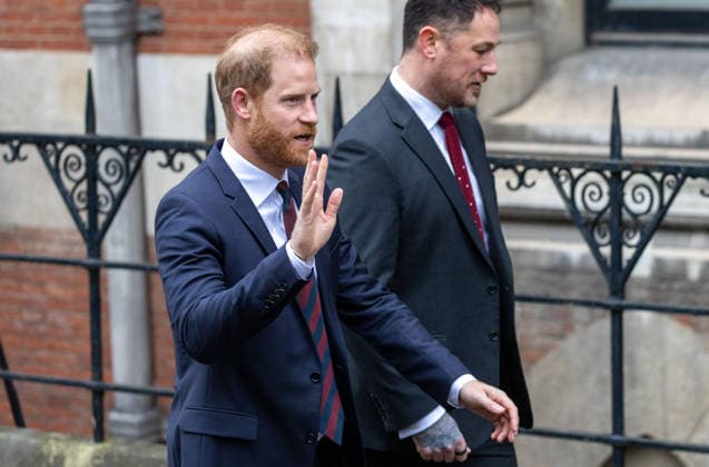 January 22, 2026, London, England, United Kingdom: Prince HARRY, the Duke of Sussex, arrives at the Royal Courts Of Justice, central London, for the fourth day of trial over allegations of unlawful information gathering brought against Associated Newspapers Limited (ANL) by seven people - the Duke of Sussex, Baroness Doreen Lawrence, Sir Elton John, David Furnish, Liz Hurley, Sadie Frost and Sir Simon Hughes. London United Kingdom - ZUMAs262 20260122_zip_s262_011 Copyright: xTayfunxSalcix