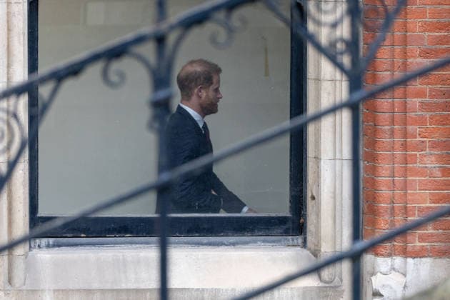 January 22, 2026, London, England, United Kingdom: Prince HARRY, the Duke of Sussex, arrives at the Royal Courts Of Justice, central London, for the fourth day of trial over allegations of unlawful information gathering brought against Associated Newspapers Limited (ANL) by seven people - the Duke of Sussex, Baroness Doreen Lawrence, Sir Elton John, David Furnish, Liz Hurley, Sadie Frost and Sir Simon Hughes. London United Kingdom - ZUMAs262 20260122_zip_s262_015 Copyright: xTayfunxSalcix