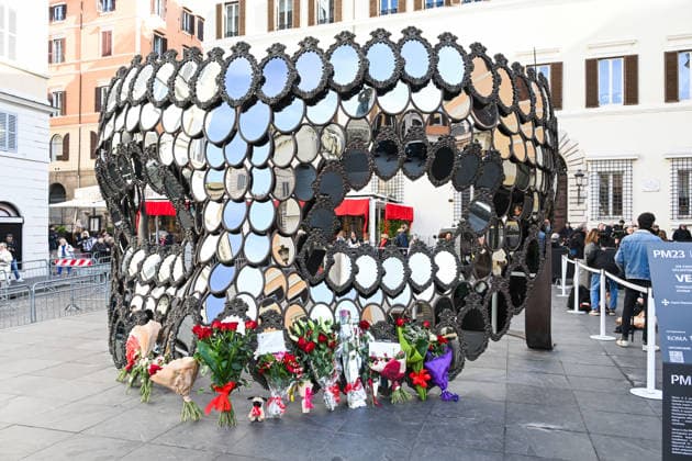 Rome, Death of Valentino Garavani - Day 2 - Chapel of Rest in Rome at his Foundation in Piazza Mignanelli - In the photo: Atmosphere  Copyright: xMaurizioxD Avanzox xipa-agency.netx xDxAngelo Landix IPA_Agency_IPA70409077