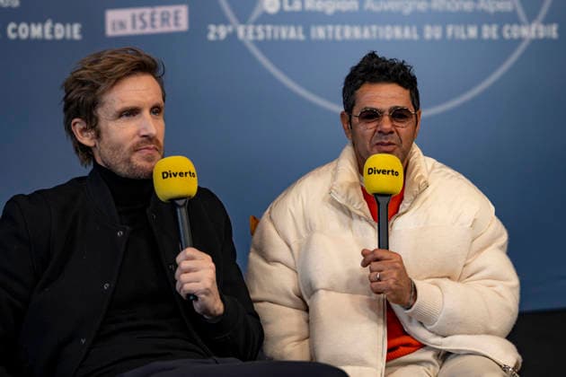 CELEBRITES : Festival International de Comedie - Alpe Huez - 22 01 2026 ALPE D HUEZ, FRANCE - Philipe Lacheau and Jamel Debbouze in interview the Marsupilami during the 29th L Alpe d Huez International Comedy Film Festival on January 22, 2026 in Alpe d Huez, France. Photo by Sandrine Thesillat PsNewZ  Copyright: xSandrinexTHESILLATx