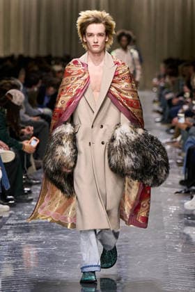 (260122) -- PARIS, Jan. 22, 2026 -- A model presents a creation from the menswear Fall Winter 2026-2027 collections by Dior Homme during the Paris Fashion Week, in Paris, France, on Jan. 21, 2026. ( Handout via Xinhua) FRANCE-PARIS-FASHION WEEK-DIOR HOMME MeetEurope 
